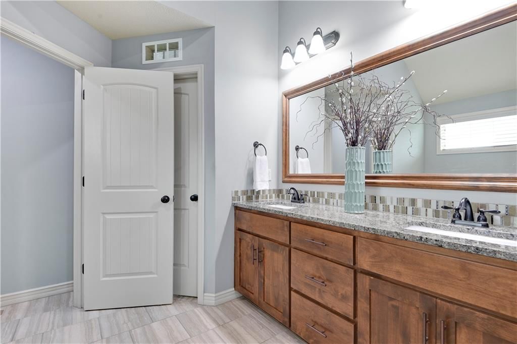 1420 CREEKMOOR Drive — photo 32