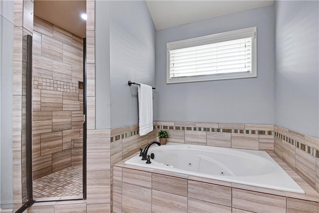 1420 CREEKMOOR Drive — photo 33