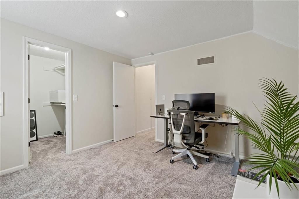 9221 W 113th Street — photo 32