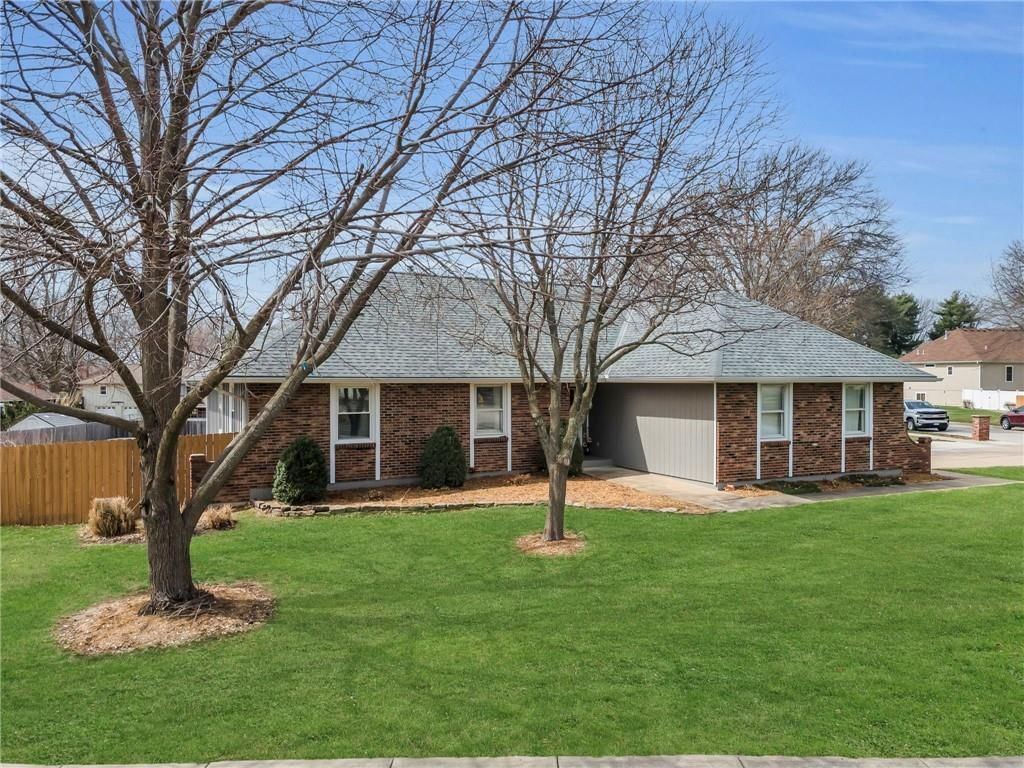 100 S Woodson Drive — photo 3