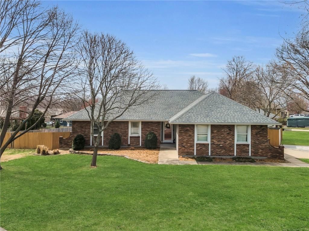 100 S Woodson Drive — photo 4