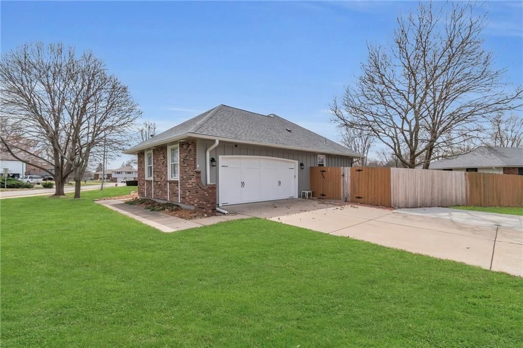 100 S Woodson Drive — photo 8