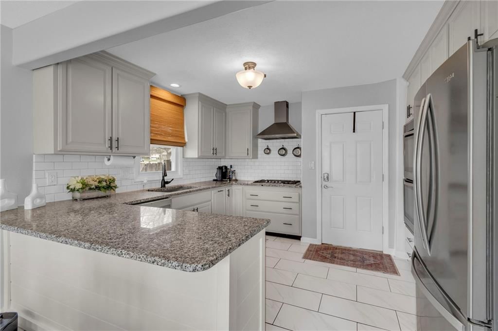 100 S Woodson Drive — photo 15