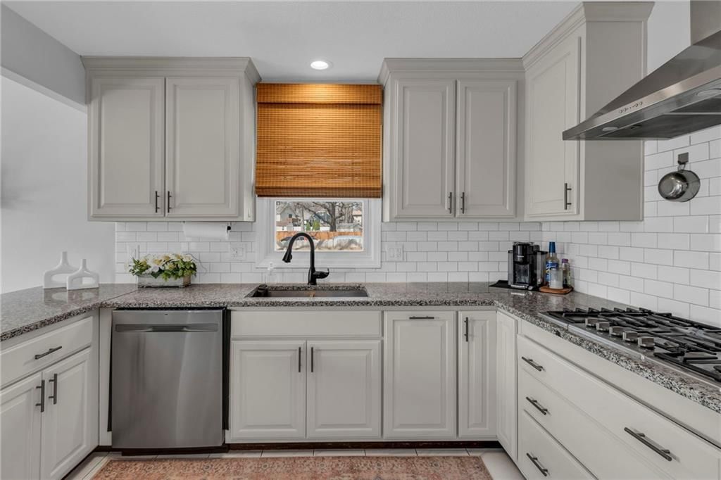 100 S Woodson Drive — photo 17