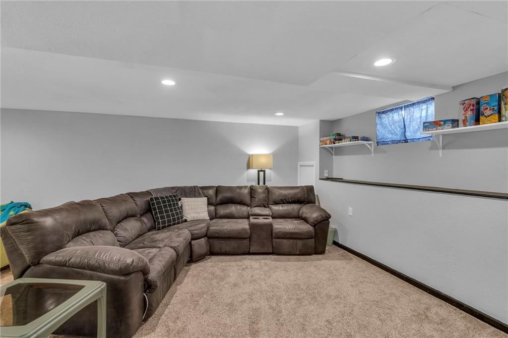 100 S Woodson Drive — photo 28