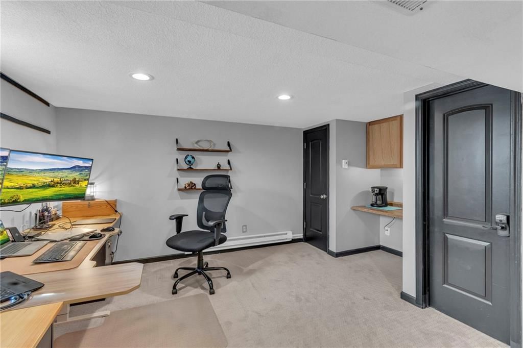 100 S Woodson Drive — photo 34