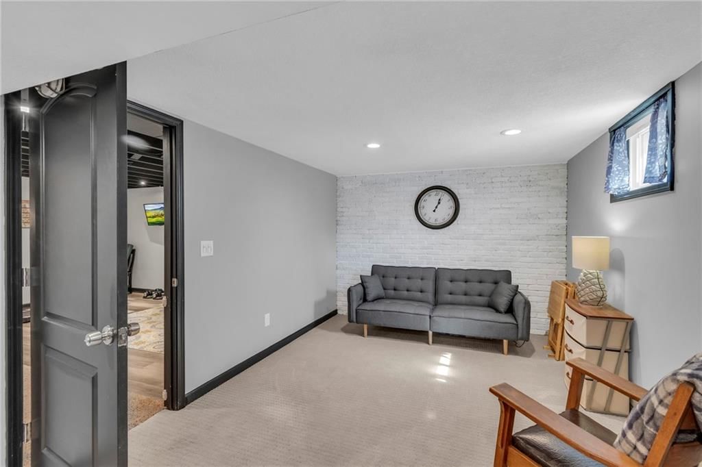 100 S Woodson Drive — photo 35