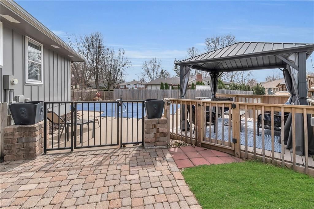 100 S Woodson Drive — photo 41