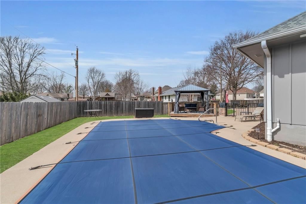 100 S Woodson Drive — photo 44