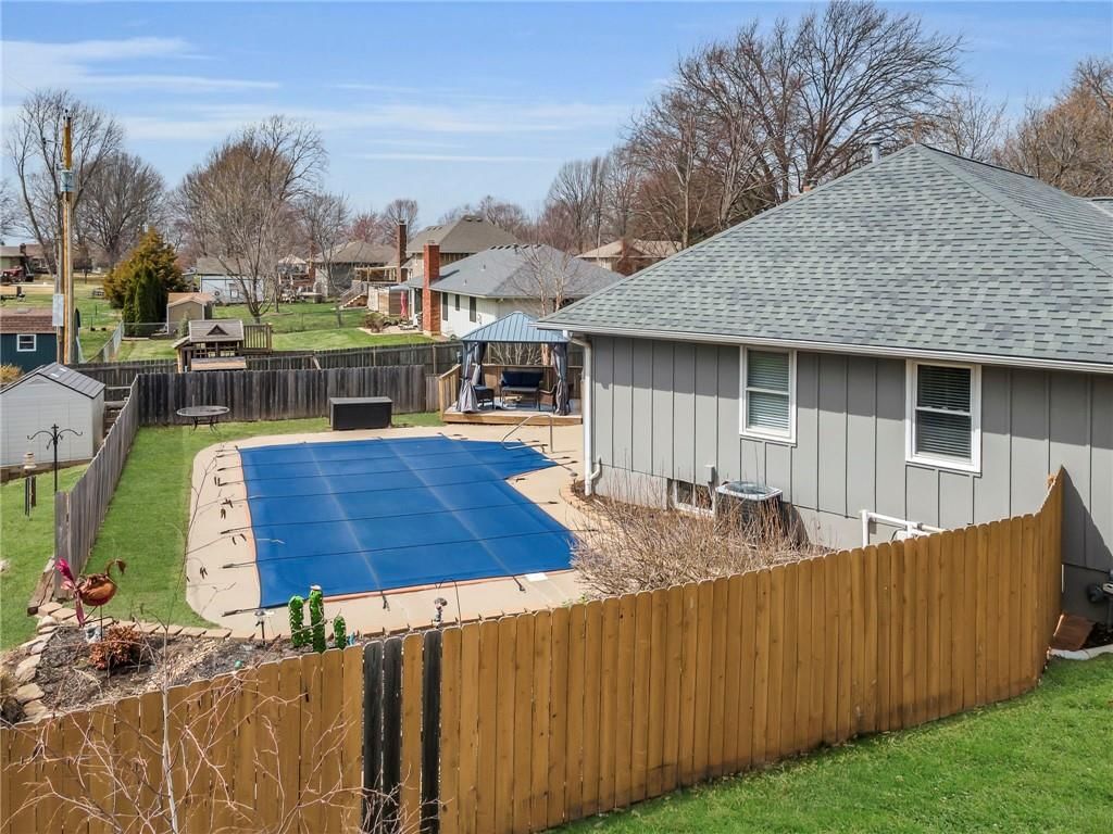 100 S Woodson Drive — photo 50
