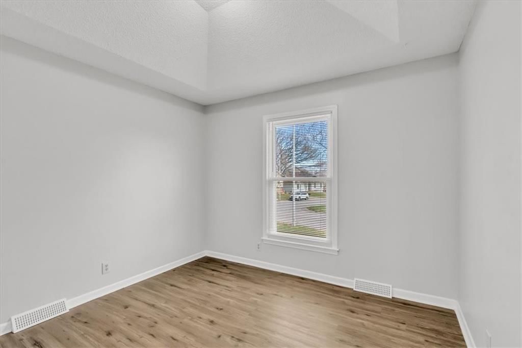 7803 N Garfield Avenue — photo 15