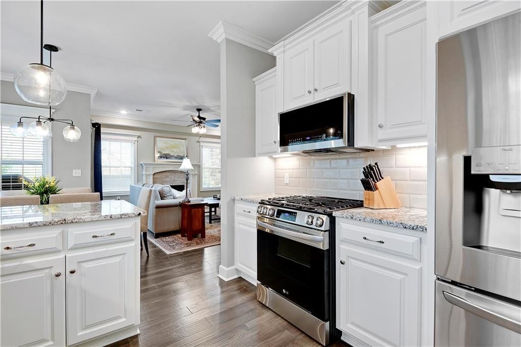 16001 Granada Street — photo 8