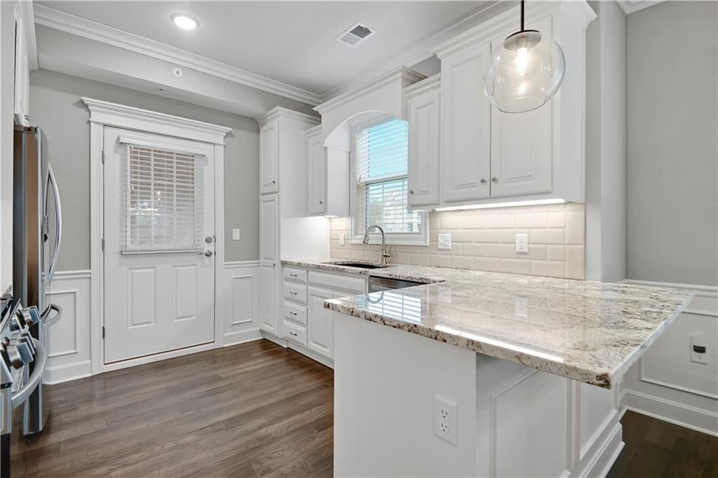16001 Granada Street — photo 9
