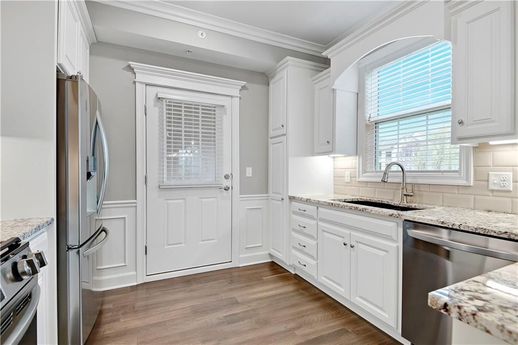 16001 Granada Street — photo 10