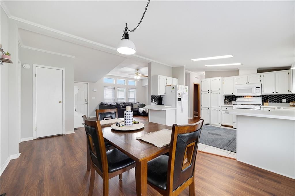 937 N White Oaks Lane — photo 8