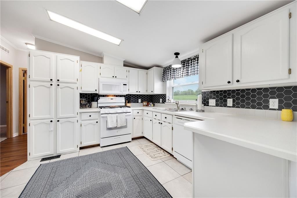 937 N White Oaks Lane — photo 9