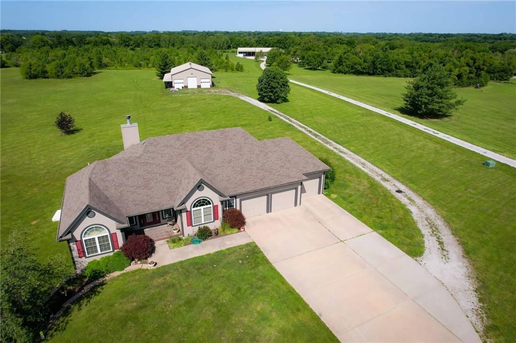 Photo 8 of 38 - 220 Lakota Lane