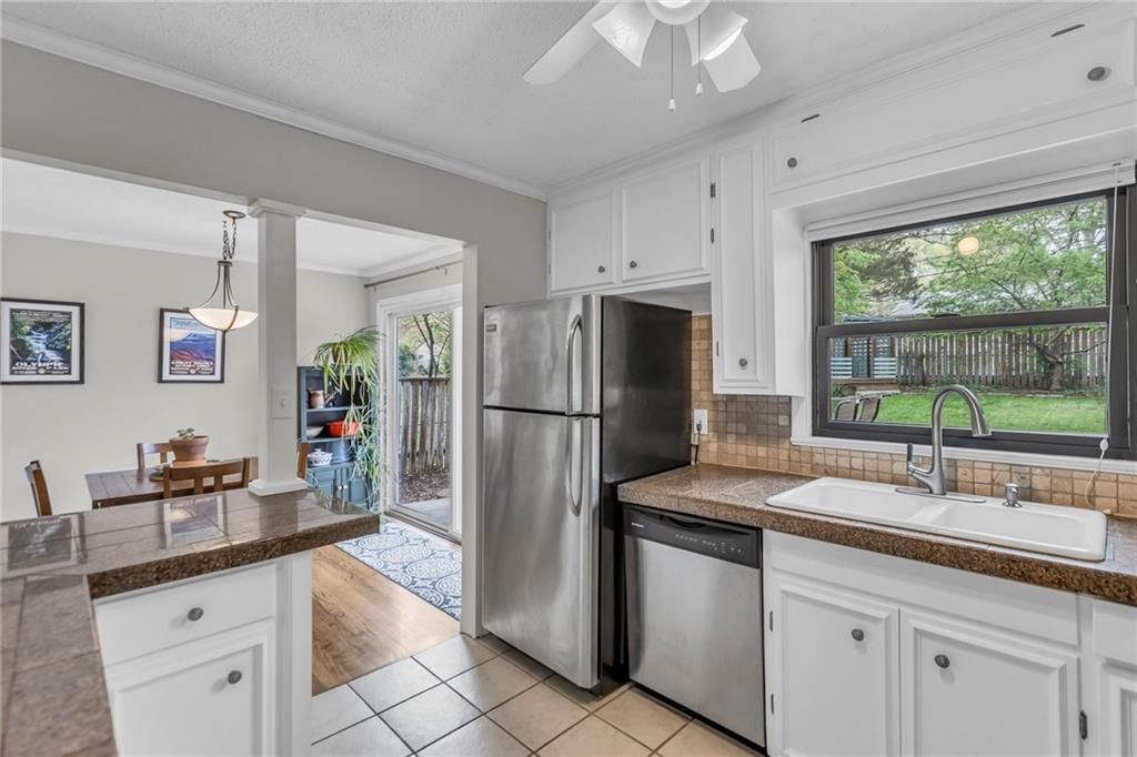 5918 W 75th Terrace — photo 10