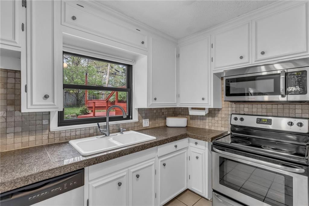 5918 W 75th Terrace — photo 12