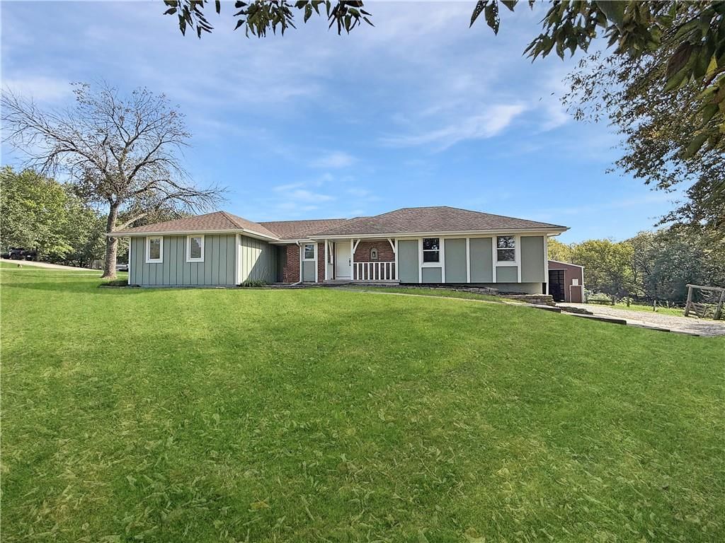 4248 Country Squire Road, Oak Grove, MO