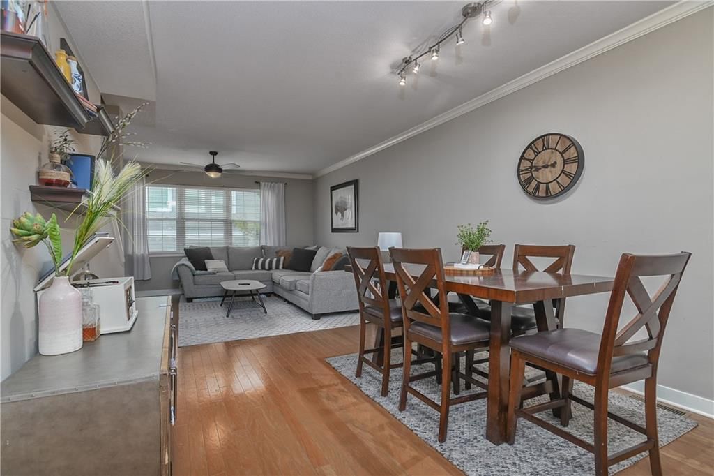 3877 Thompson Street — photo 10