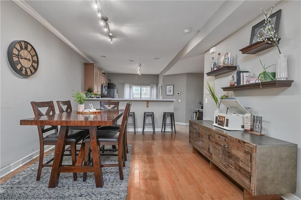 3877 Thompson Street — photo 11