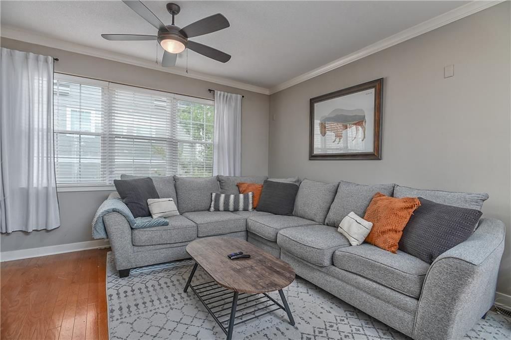 3877 Thompson Street — photo 13