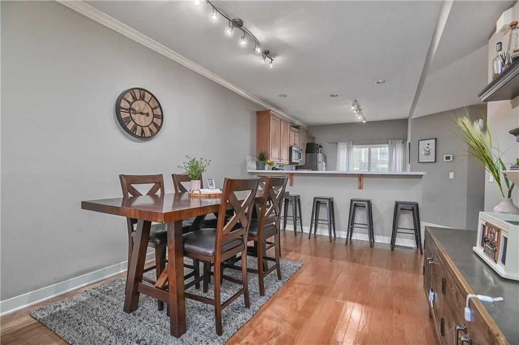 3877 Thompson Street — photo 14