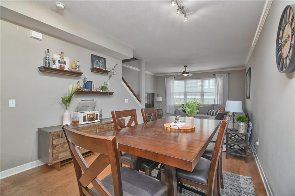 3877 Thompson Street — photo 15