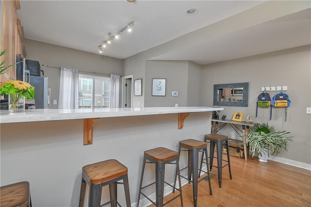 3877 Thompson Street — photo 16