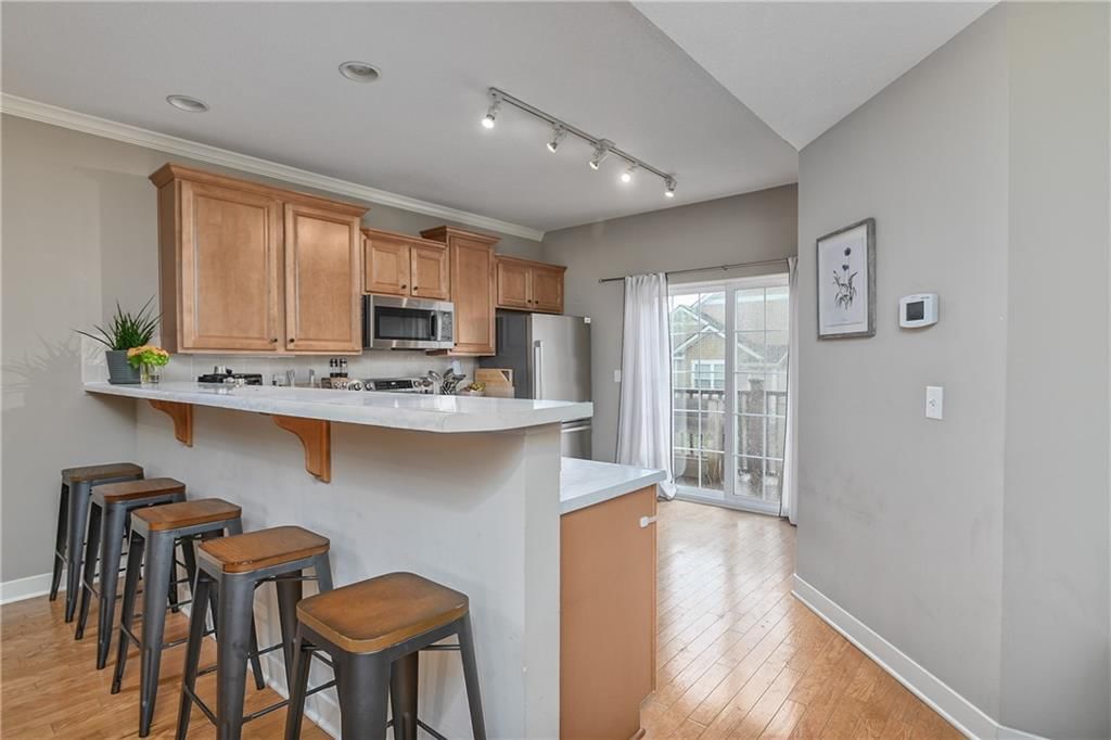 3877 Thompson Street — photo 17