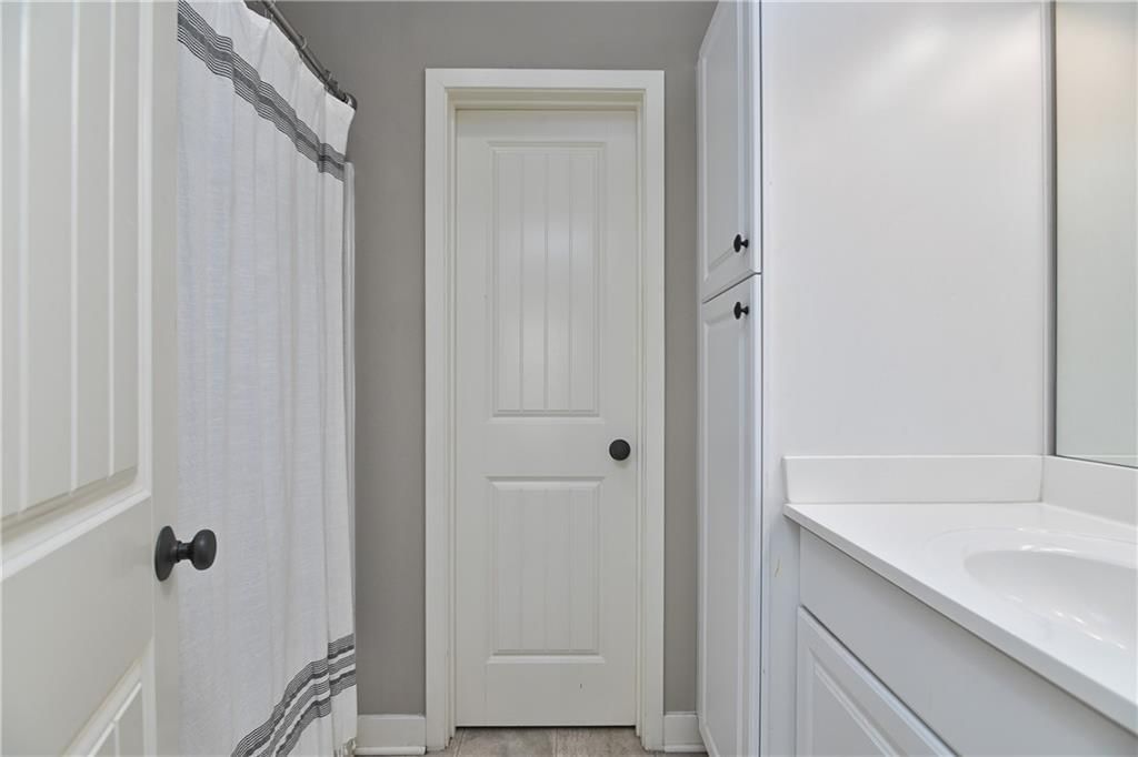 3877 Thompson Street — photo 23