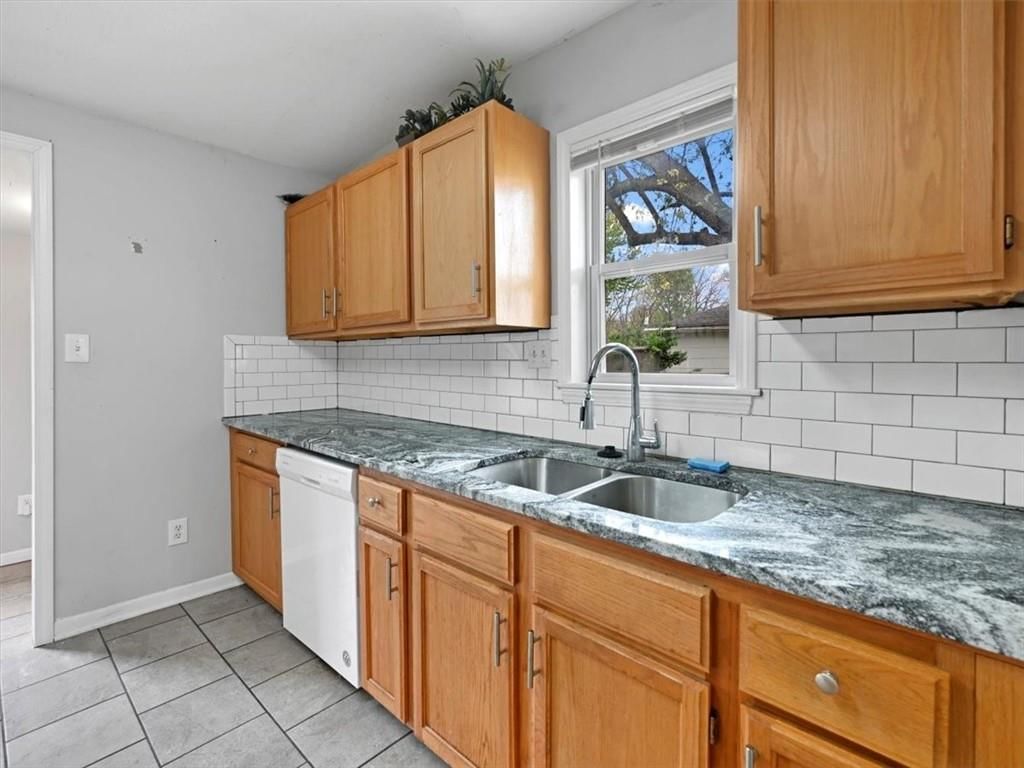 924 Dakota Street — photo 7