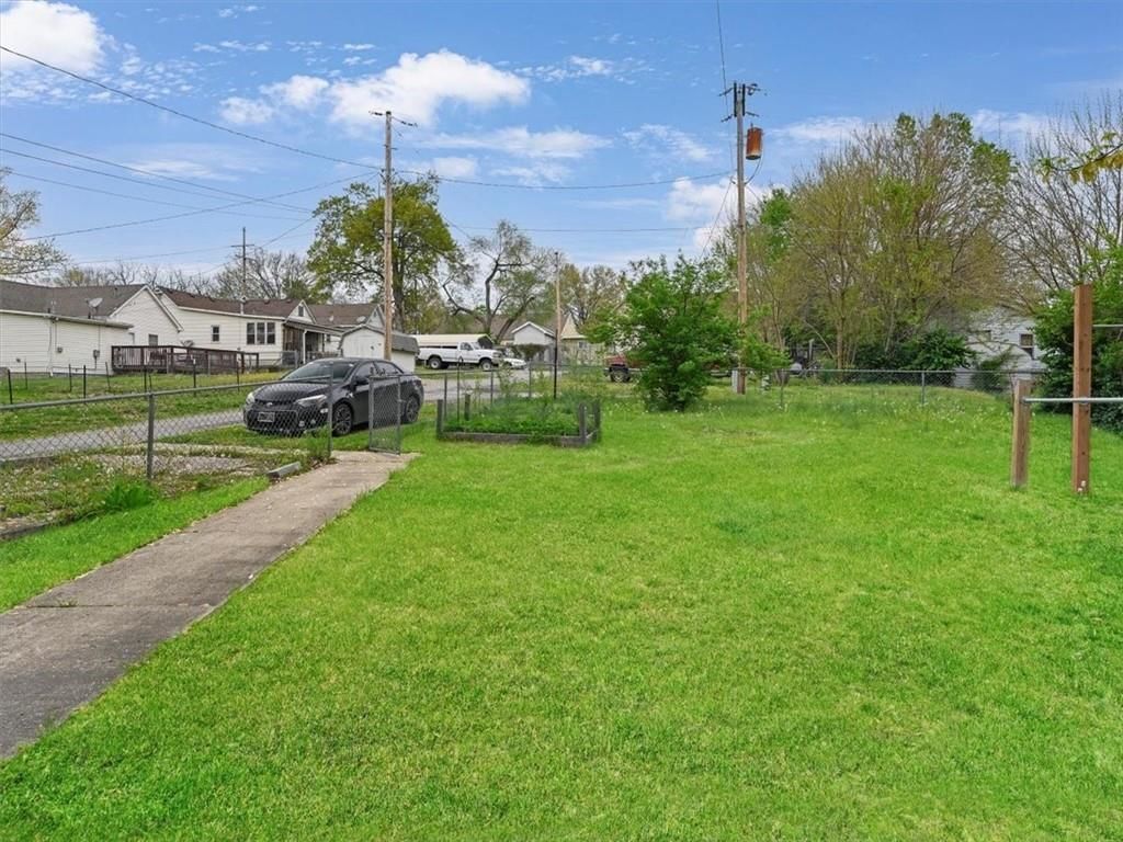 924 Dakota Street — photo 21