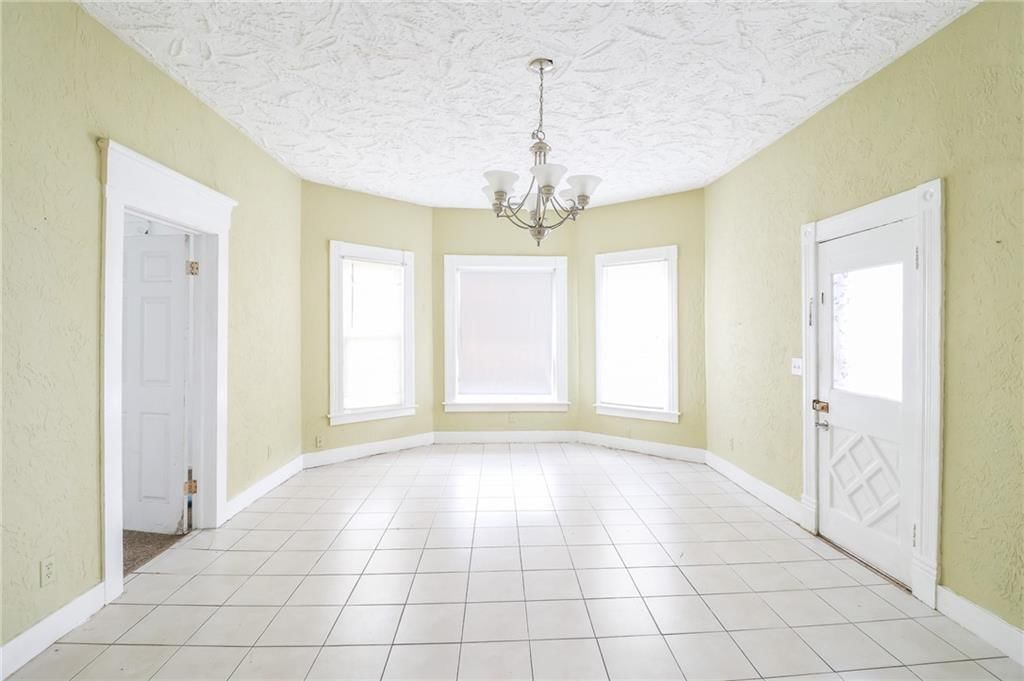 610 S Vine Street — photo 2