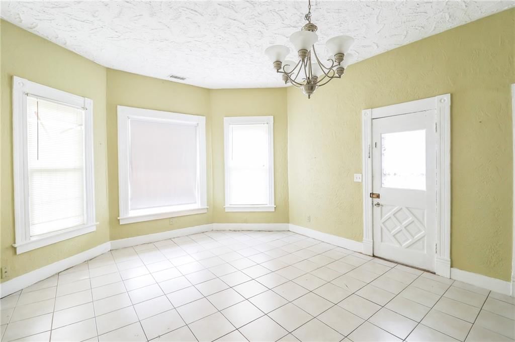 610 S Vine Street — photo 3