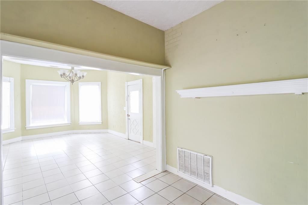 610 S Vine Street — photo 4