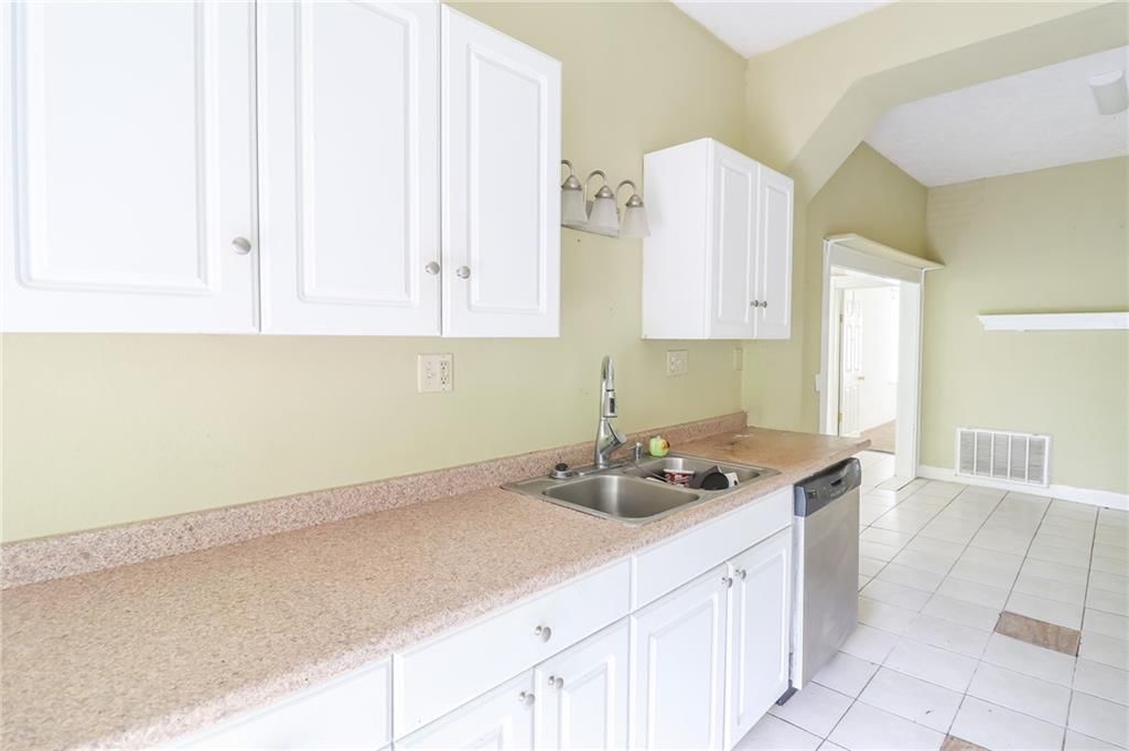 610 S Vine Street — photo 8