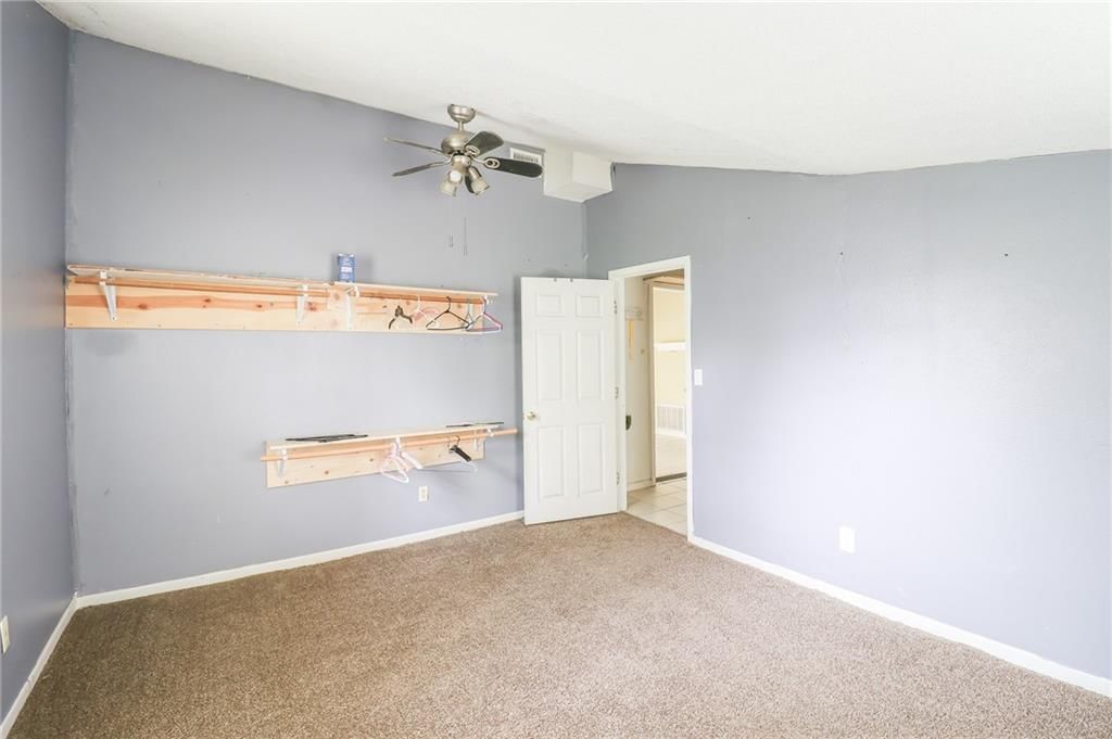 610 S Vine Street — photo 17