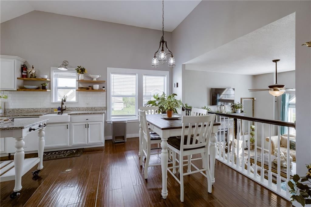 21900 Surry N/A — photo 10