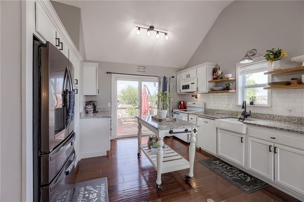 21900 Surry N/A — photo 11
