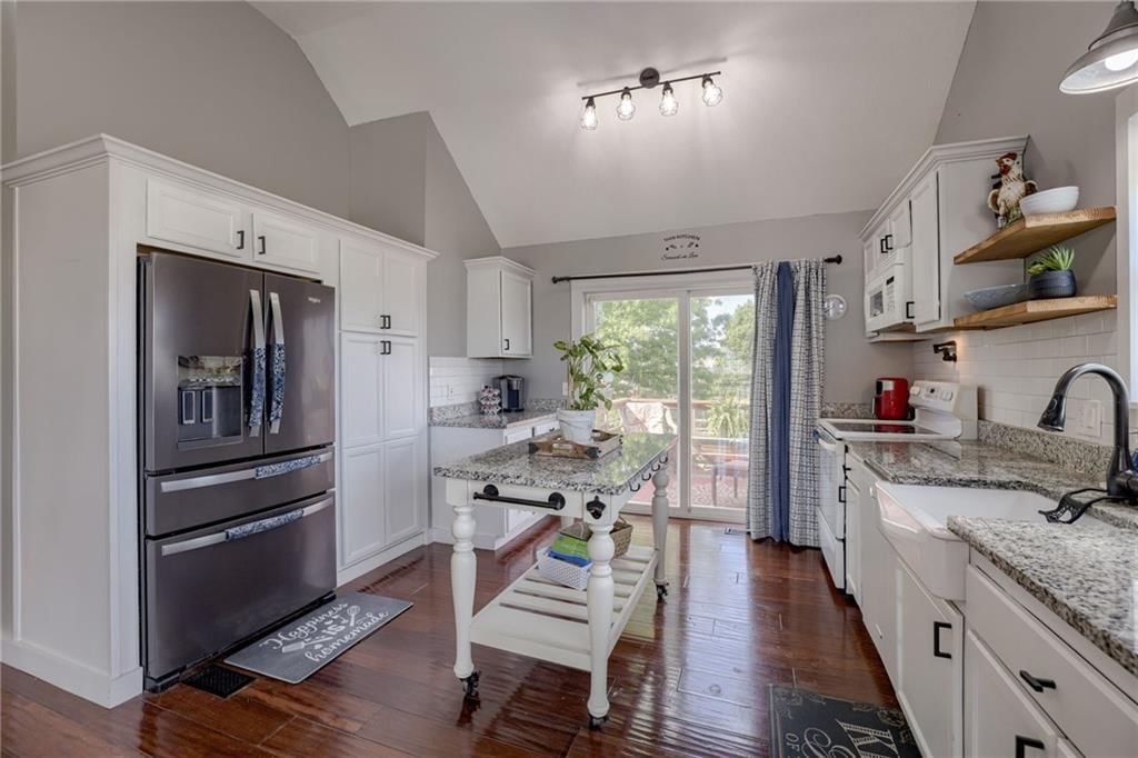 21900 Surry N/A — photo 12