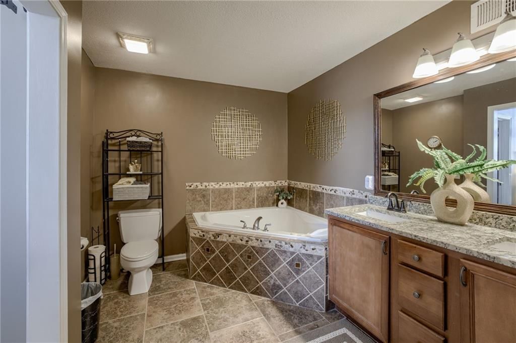 21900 Surry N/A — photo 22