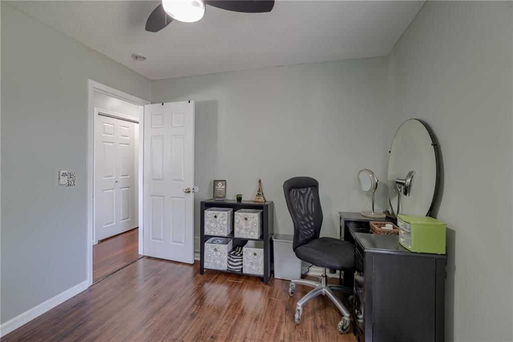 21900 Surry N/A — photo 25