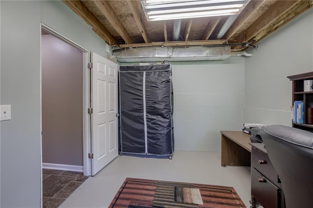 21900 Surry N/A — photo 35