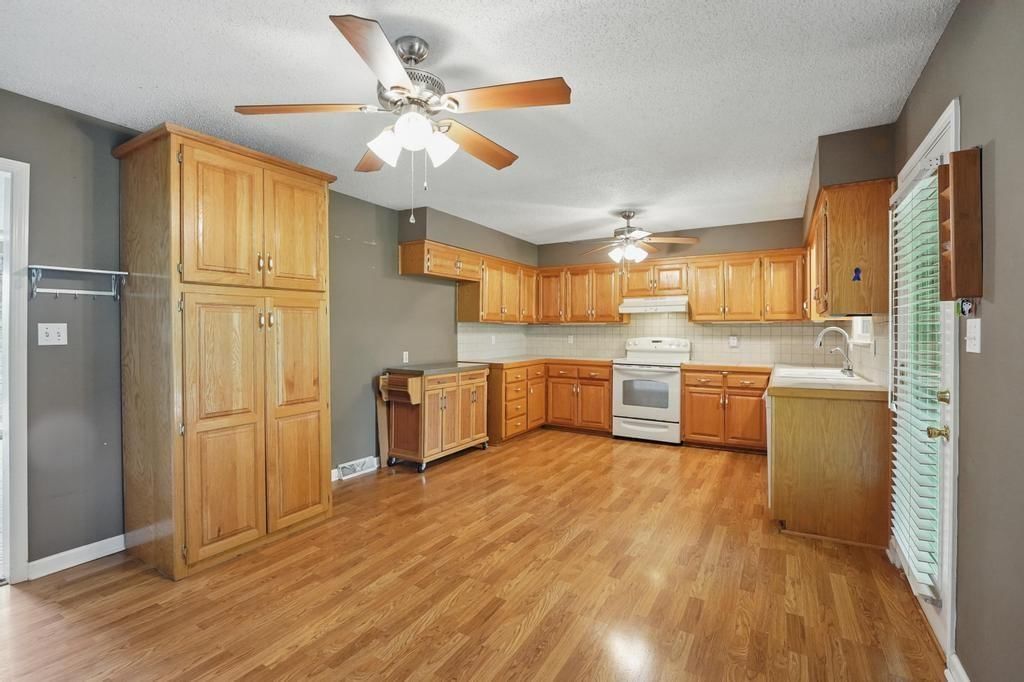 6240 OAK GROVE Road — photo 10
