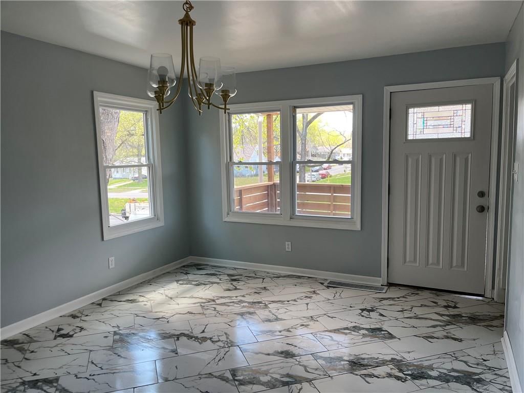 2831 Van Brunt Boulevard — photo 7