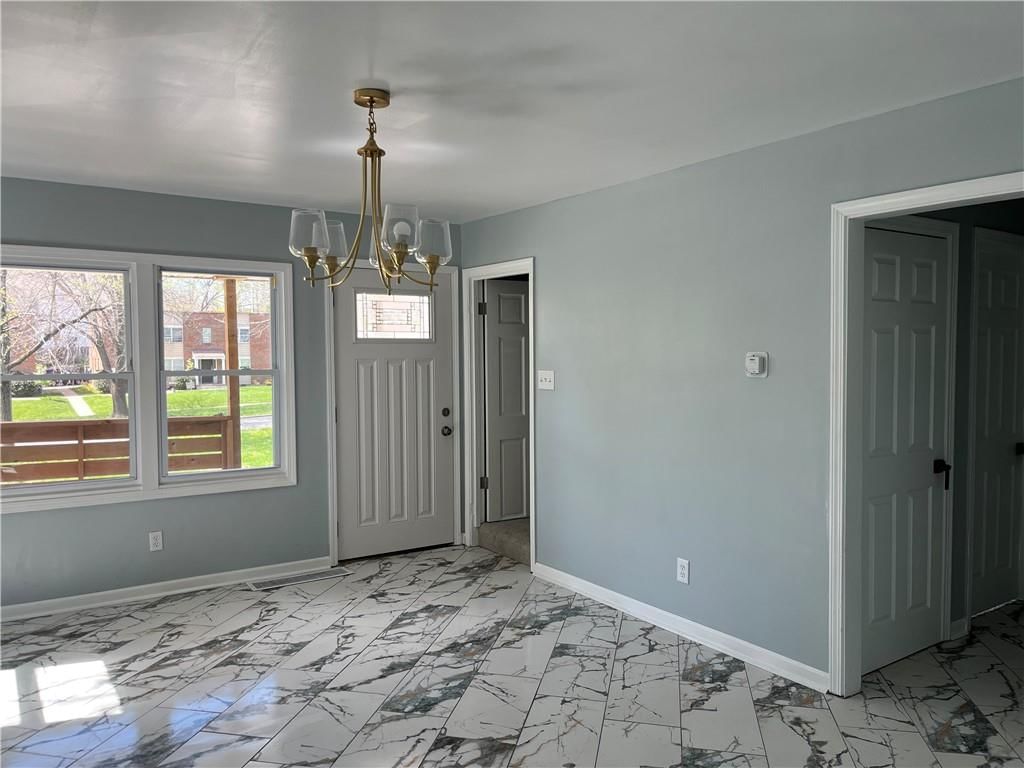 2831 Van Brunt Boulevard — photo 10