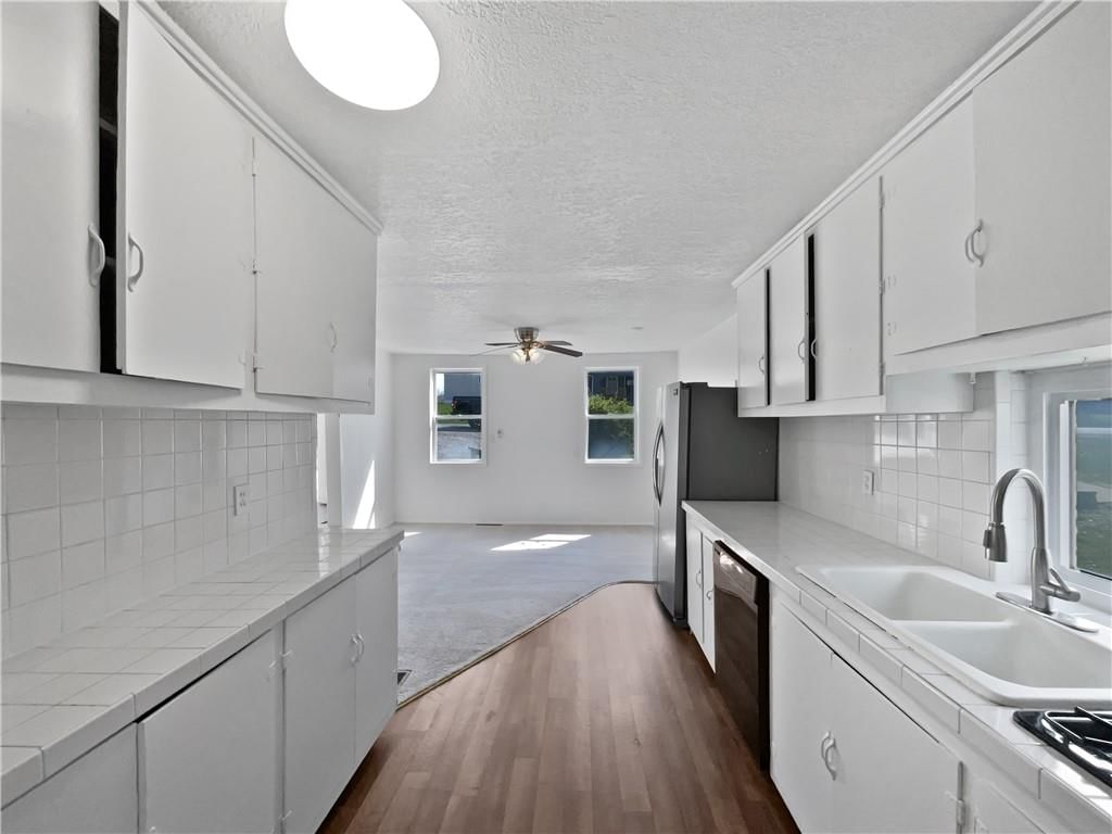 4452 N Jackson Avenue — photo 6