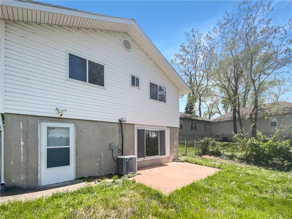 4452 N Jackson Avenue — photo 8